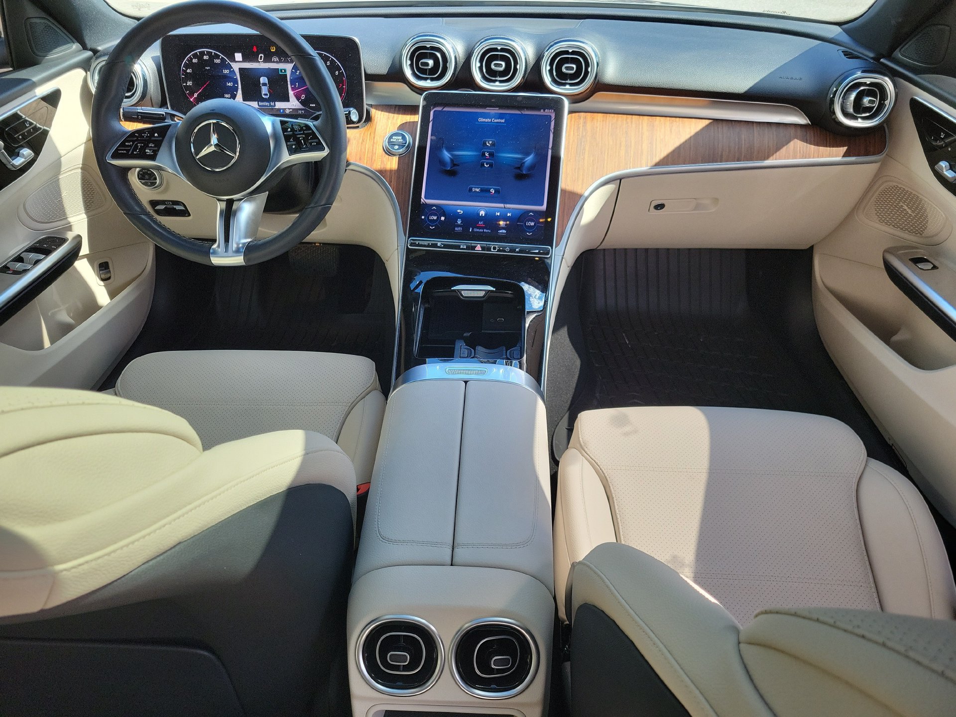 Used 2023 Mercedes-Benz C 300 Sedan image 4
