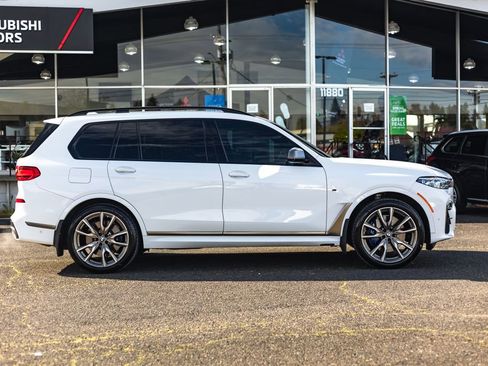 Used 2022 BMW X7 M50i w/ Cold Weather Package AWD/4WD image 8