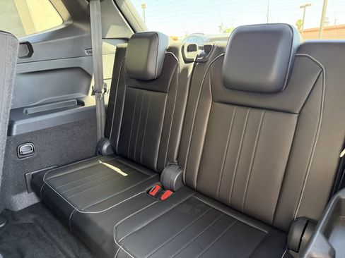 Used 2024 Volkswagen Tiguan SE R-Line FWD image 33