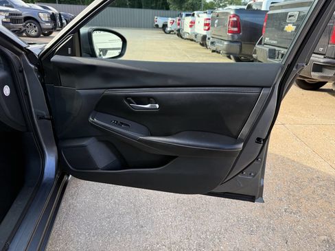 Used 2022 Nissan Sentra SV FWD image 11