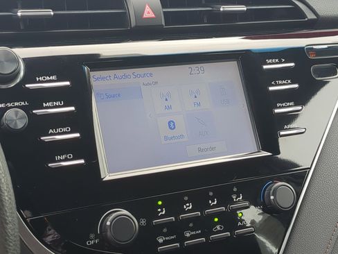 Used 2018 Toyota Camry LE FWD image 12