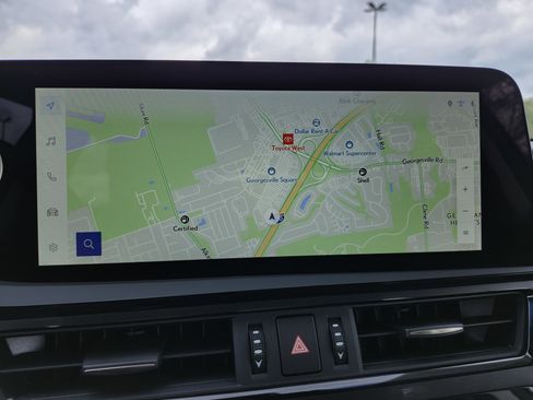 Used 2025 Lexus ES 300h Ultra Luxury w/ Accessory Package (Z2) image 4