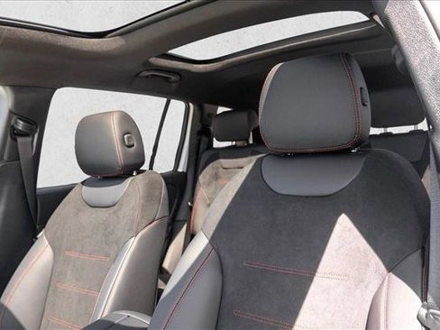 New 2026 Mercedes-Benz GLB 250 4MATIC image 12
