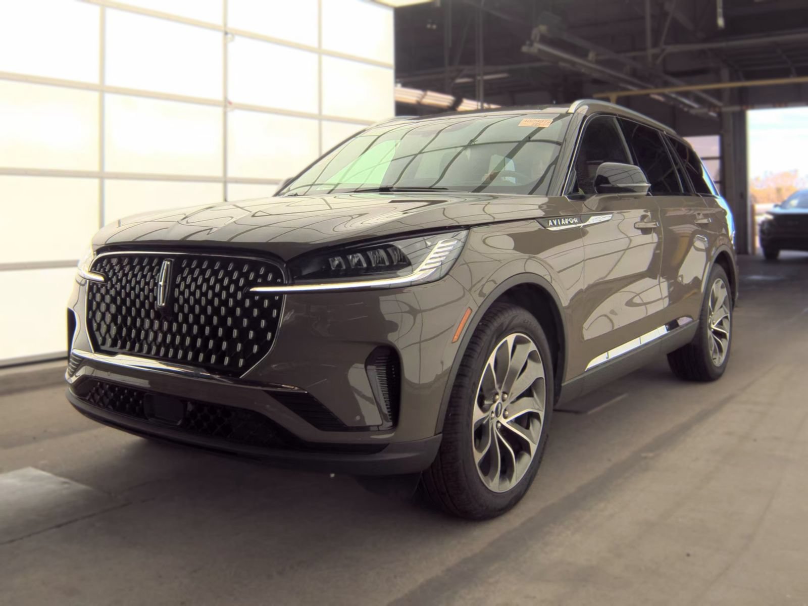 Used 2026 Lincoln Aviator Reserve AWD/4WD image 4