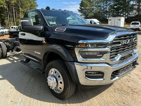 New 2025 RAM 5500 4x4 Regular Cab image 5
