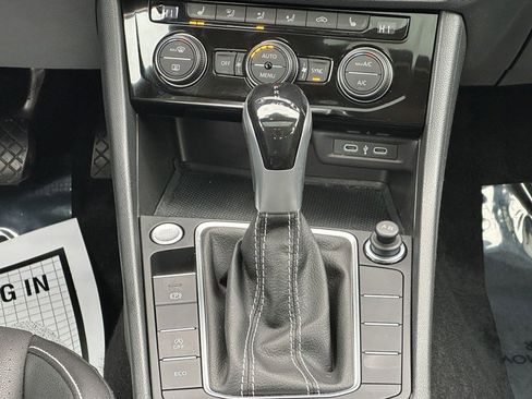 Used 2023 Volkswagen Jetta SE w/ Panoramic Sunroof Package image 15