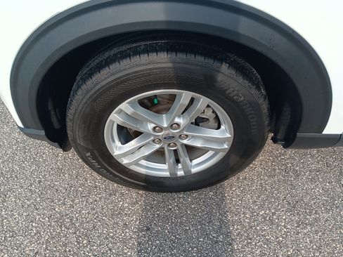 Used 2020 Ford Explorer XLT w/ Equipment Group 202A RWD image 2