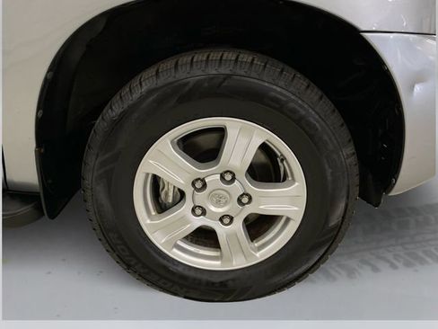 Used 2013 Toyota Sequoia SR5 AWD/4WD image 16