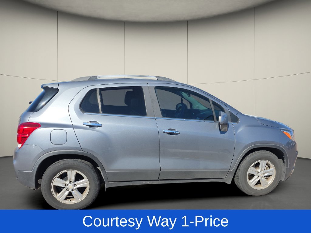 Used 2019 Chevrolet Trax LT w/ LT Convenience Package FWD image 11