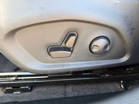 Used 2025 Jeep Compass Limited image 23