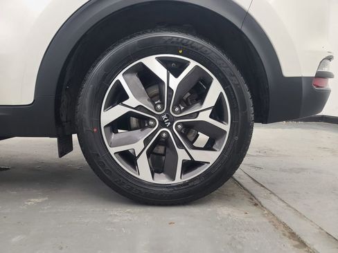 Used 2020 Kia Sportage EX image 11