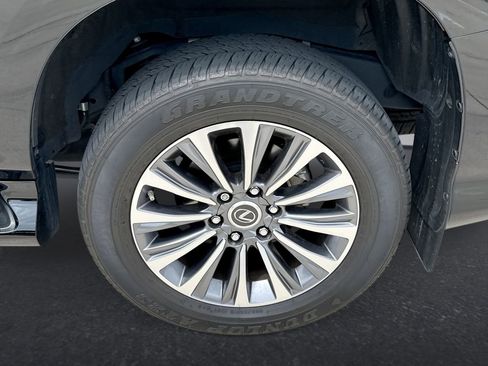 Used 2023 Lexus GX 460 Luxury w/ Accessory Package AWD/4WD image 31