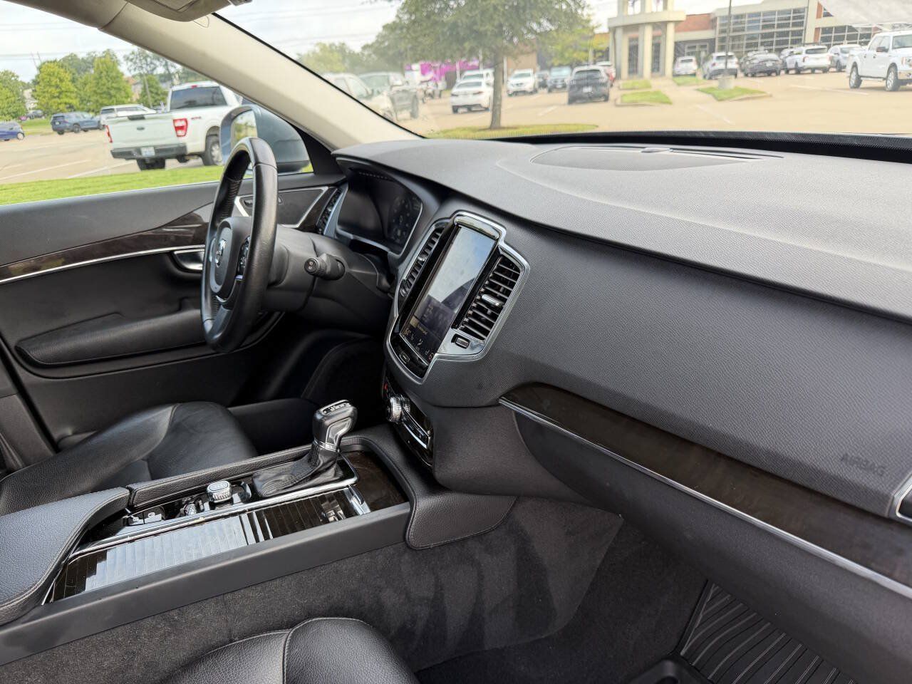 Used 2018 Volvo XC90 T6 Momentum w/ Convenience Package AWD/4WD image 37