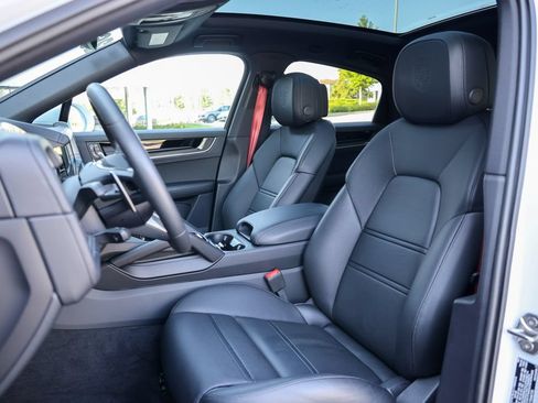 Certified 2026 Porsche Cayenne S AWD/4WD image 5