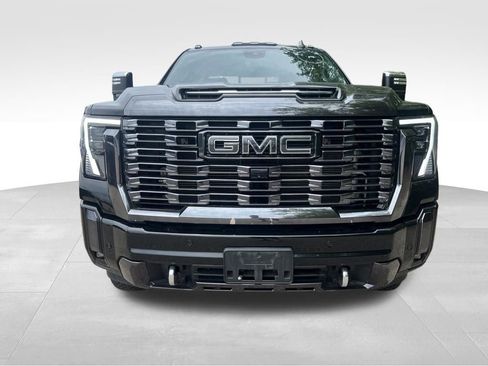 Used 2024 GMC Sierra 3500 Denali Ultimate AWD/4WD image 10