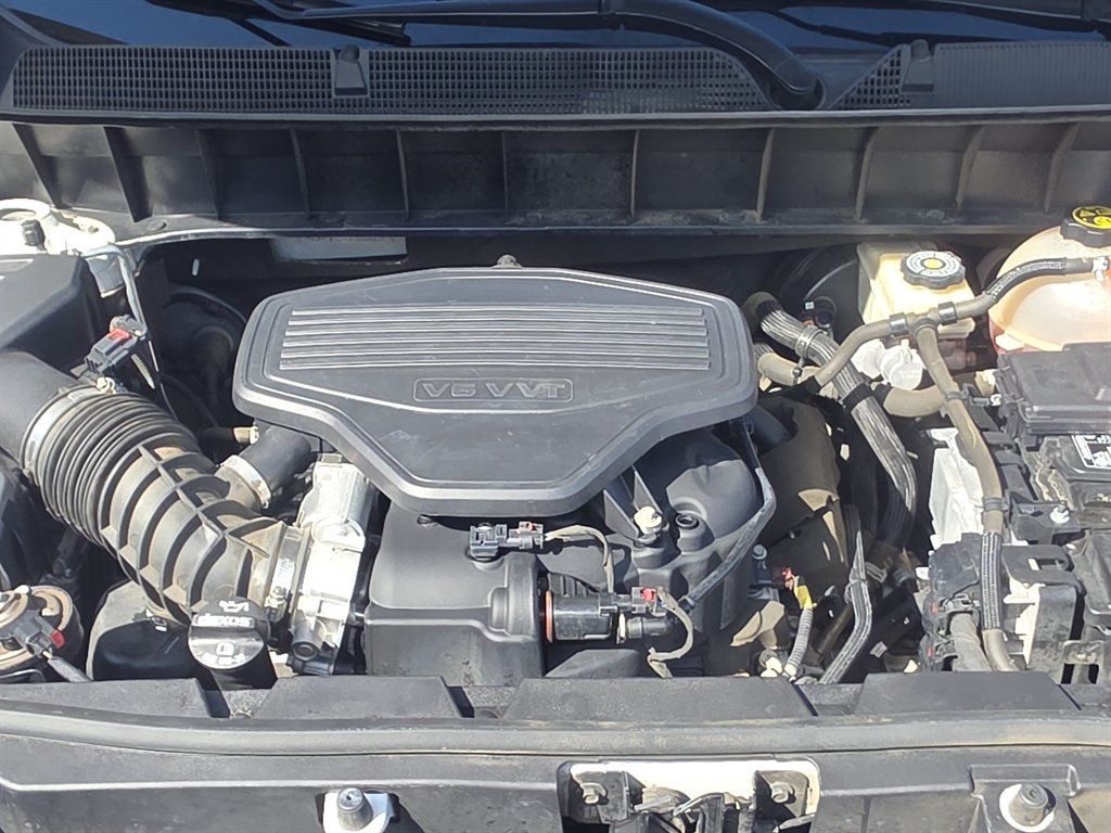 Used 2018 GMC Acadia Denali w/ Technology Package FWD image 16