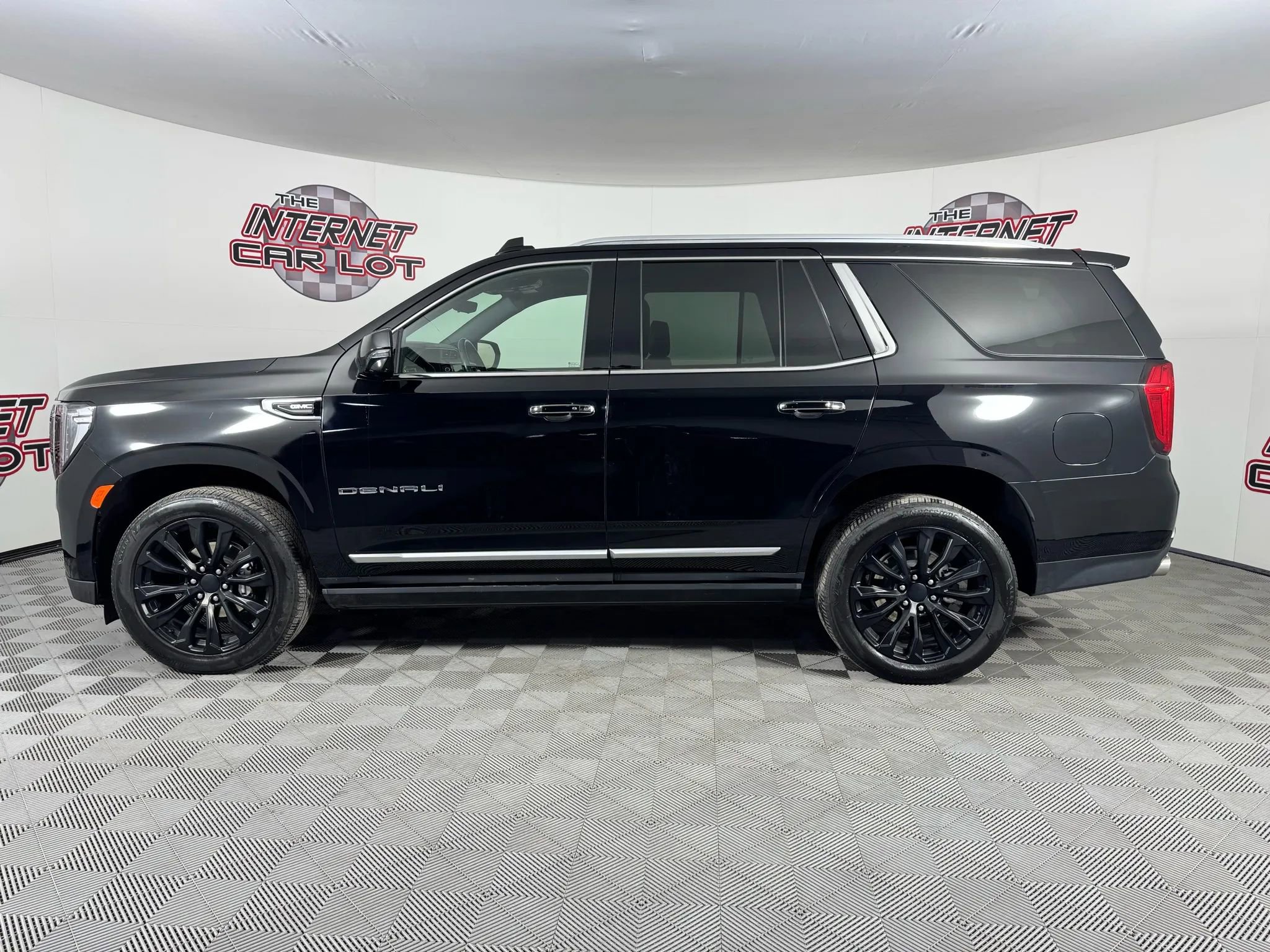 Used 2022 GMC Yukon Denali w/ Advanced Technology Package AWD/4WD image 4