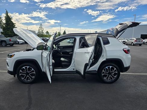 Used 2024 Jeep Compass Limited image 21