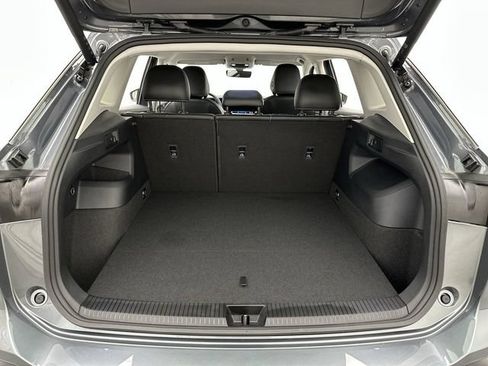Certified 2025 Volkswagen Tiguan SE AWD/4WD image 24