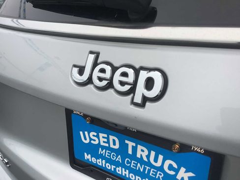 Used 2025 Jeep Compass Sport image 6