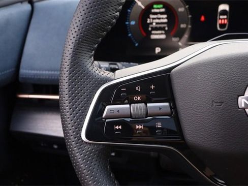 Certified 2025 Nissan Ariya Platinum image 12