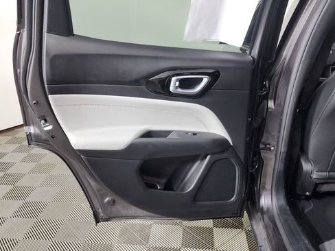 Used 2023 Jeep Compass Limited image 24