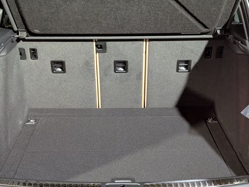 New 2026 Porsche Macan image 25