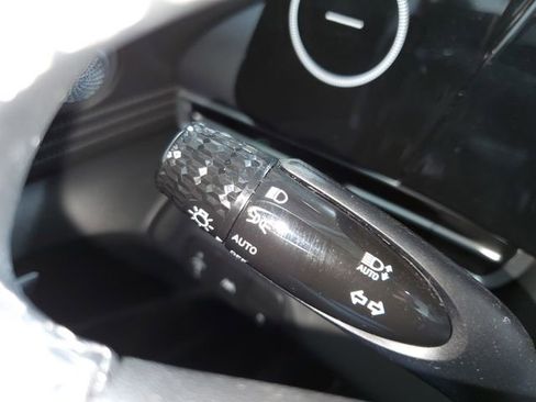 Used 2022 Hyundai Elantra SEL w/ Convenience + Premium Package image 16