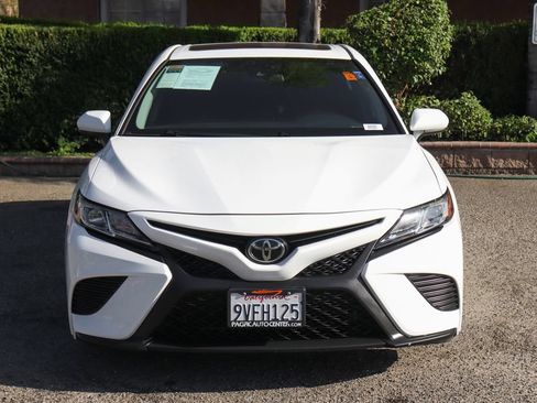 Used 2020 Toyota Camry SE FWD image 3
