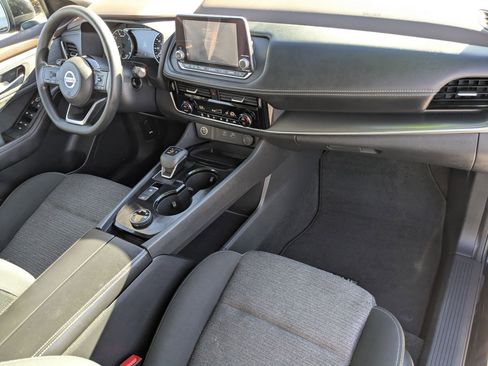 Used 2021 Nissan Rogue SV image 31