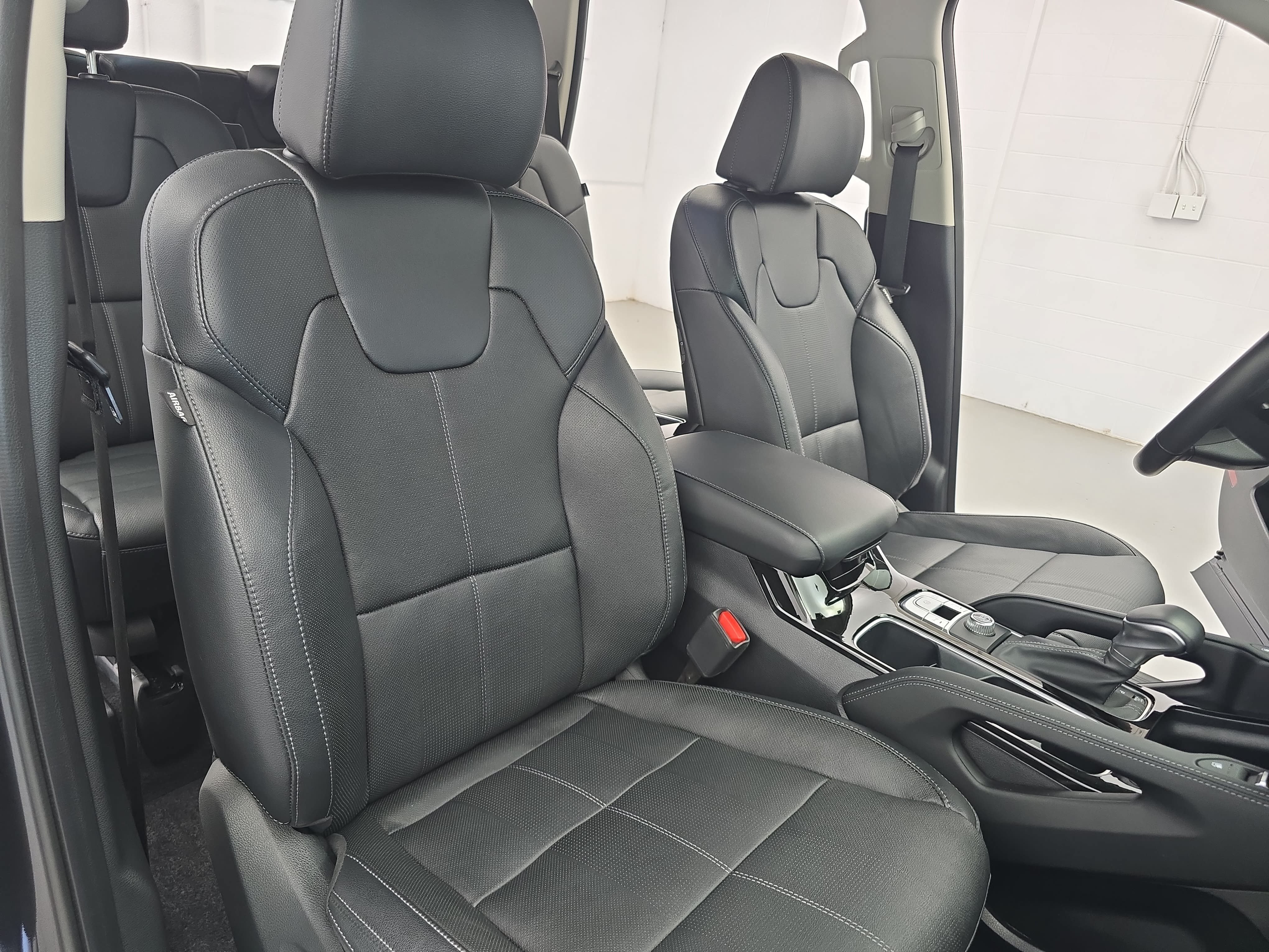 Used 2025 Kia Telluride EX w/ EX Captain's Chair Package FWD image 10