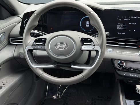 Used 2025 Hyundai Elantra SEL FWD image 12