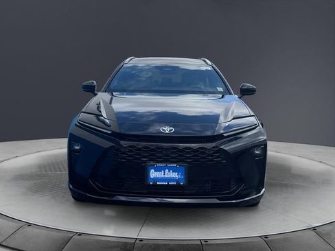 Used 2025 Toyota Crown Signia w/ Advanced Technology Package image 8