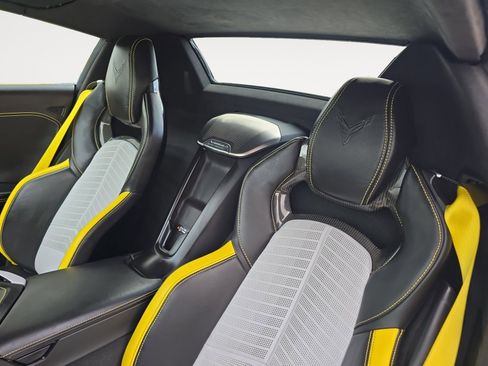 Used 2021 Chevrolet Corvette Stingray Premium Conv w/ Z51 Performance Package image 17