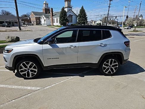 Used 2025 Jeep Compass Limited w/ Elite Group image 11