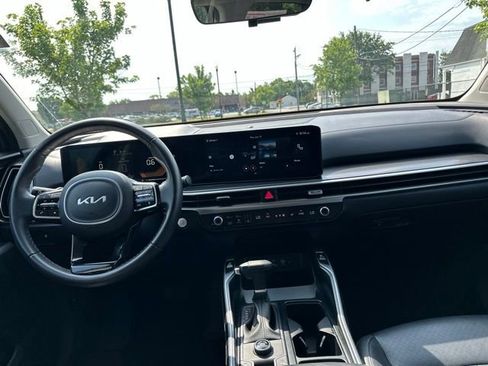 Certified 2024 Kia Sorento S FWD image 3