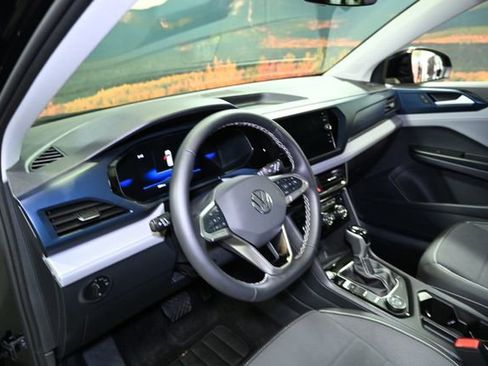 Used 2024 Volkswagen Taos SE image 23
