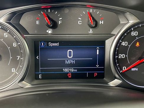 Used 2023 GMC Terrain SLE w/ Driver Convenience Package image 18