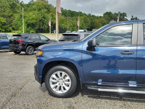 Used 2020 Chevrolet Silverado 1500 Custom w/ Custom Value Package image 5