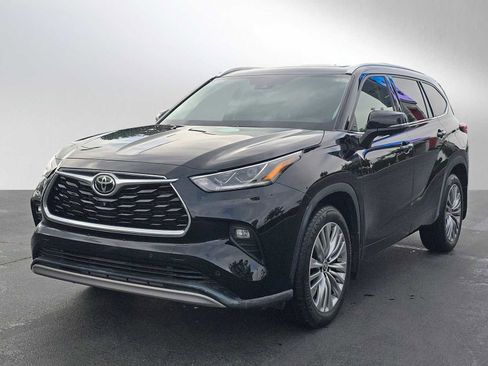 Used 2023 Toyota Highlander Platinum image 7