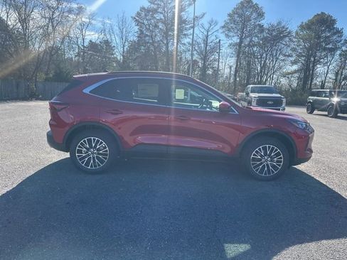 New 2026 Ford Escape SE w/ PHEV Premium Package FWD image 2