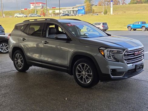 Used 2024 GMC Terrain SLT image 7