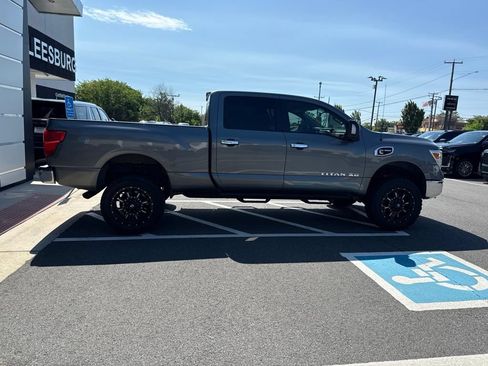 Used 2017 Nissan Titan SV AWD/4WD image 8