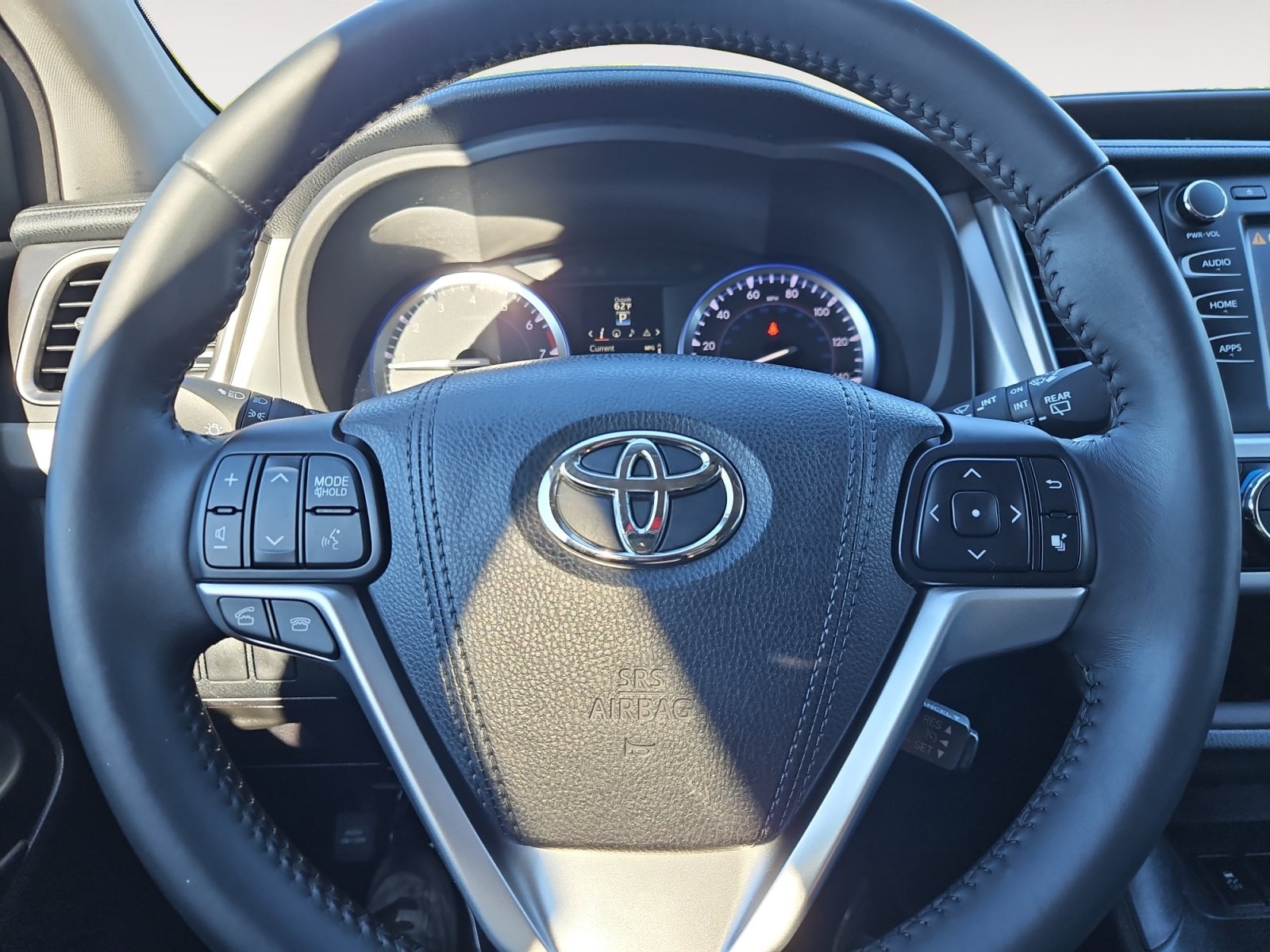 Used 2016 Toyota Highlander XLE AWD/4WD image 12