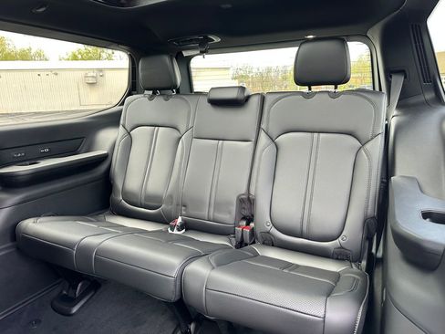New 2026 Jeep Grand Wagoneer 4WD image 16