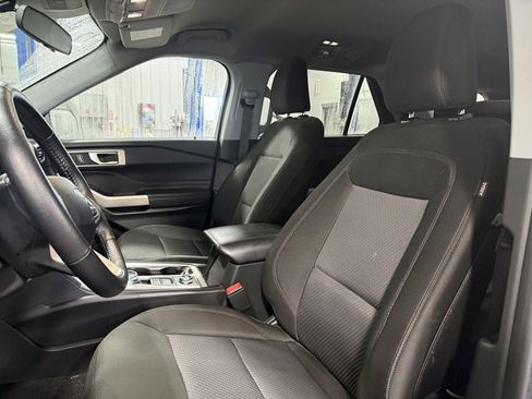 Used 2024 Ford Explorer XLT image 5