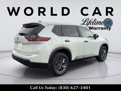 Used 2025 Nissan Rogue S FWD image 3