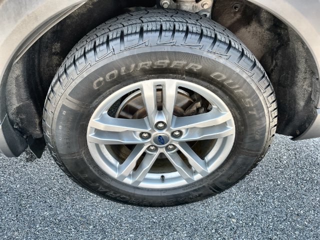 Used 2020 Ford Explorer XLT w/ Equipment Group 202A AWD/4WD image 26