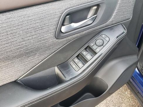 Used 2022 Nissan Rogue SV image 11