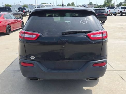 Used 2015 Jeep Cherokee Latitude w/ Comfort/Convenience Group AWD/4WD image 4